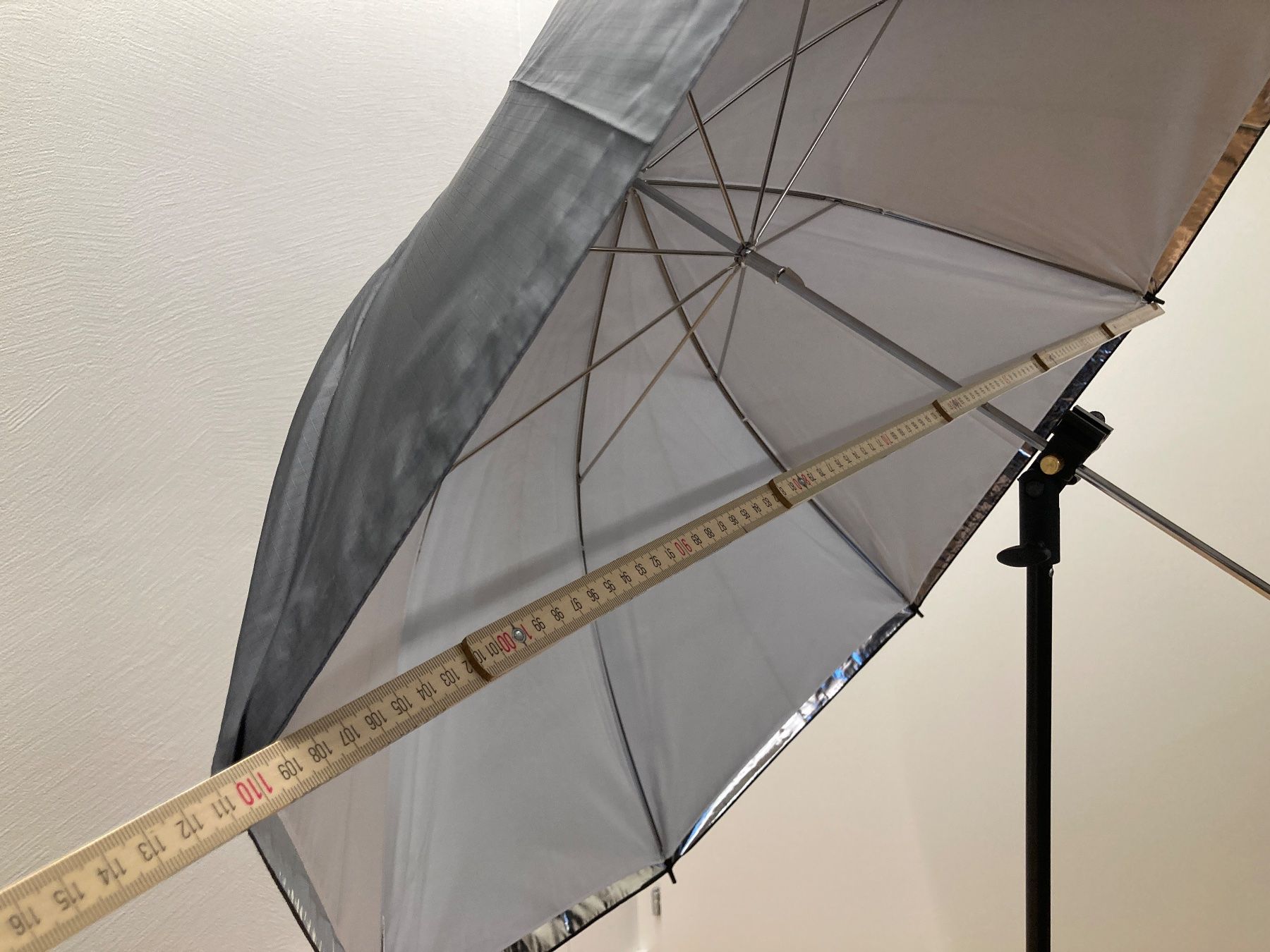 Flashs: Blitzschirm Set: Schirm mit Stativ und Halterung – D'occasion à Widnau par VinylDeal 2