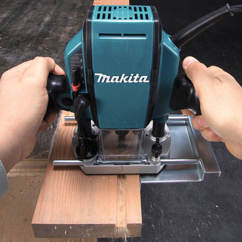 Makita Tutte le macchine: Makita Eintauch-Oberfräse 230V – Usato da Jegenstorf venduto da Bracher_Shop 3