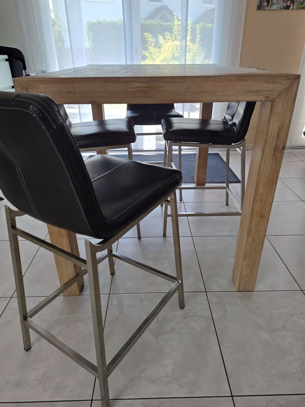Set di tavolo e panche: Hochtisch mit Stühlen – Usato da Oberkulm venduto da noe_95z5 1