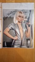 Kim Mills (James Bond), Original Autogramm auf Foto