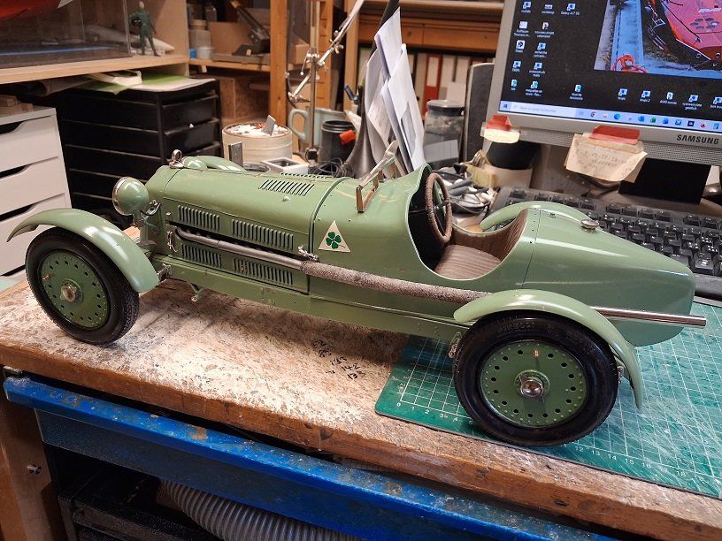 Pocher Modellini d'auto: Alfa-Roméo 8C Pocher 1/8e - Kit monté – Usato da Mézery-près-Donneloye venduto da denzer