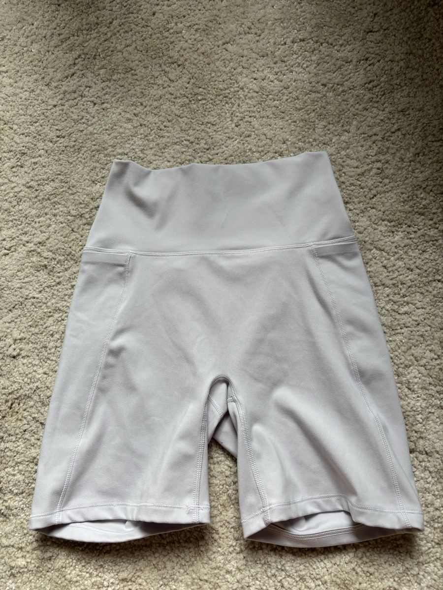 H&M Pantalons: Lila Sporthose H&M – D'occasion à Zürich par alessia.s