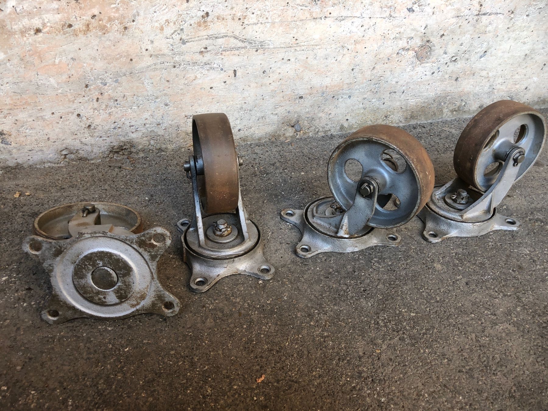 Sonstiges zum Lager & Transport: 4x Antike grosse Schwerlasträder Eisen massiv  Lenkrolle – Gebraucht aus Laufenburg von industrial-silence 3