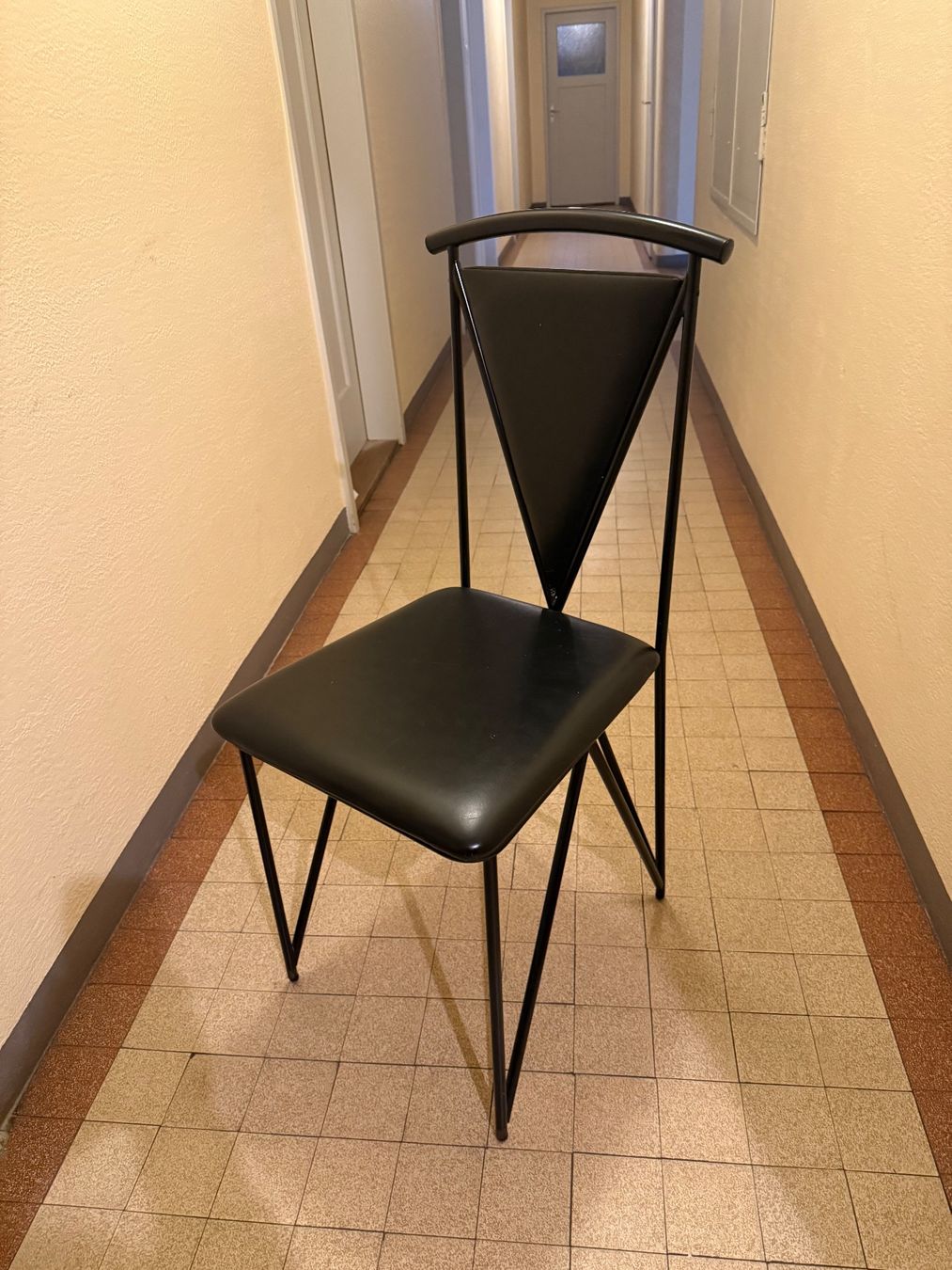 Sedie: 2x Chaise noire originale - design intemporel et élégant – Usato da Biel/Bienne venduto da mar_hhq2