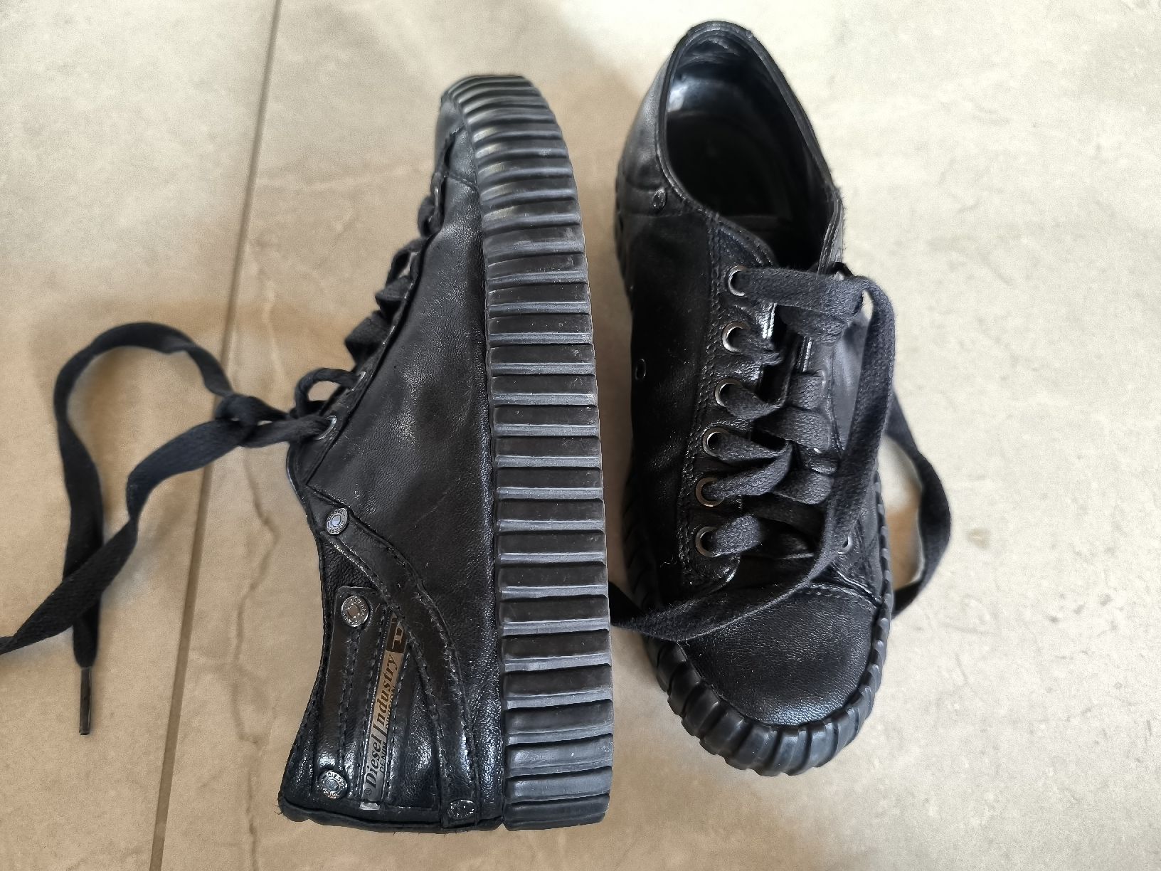 Diesel Damenschuhe: Diesel baskets cuir noir, taille 38 – Gebraucht aus Courtion von Llp02 5