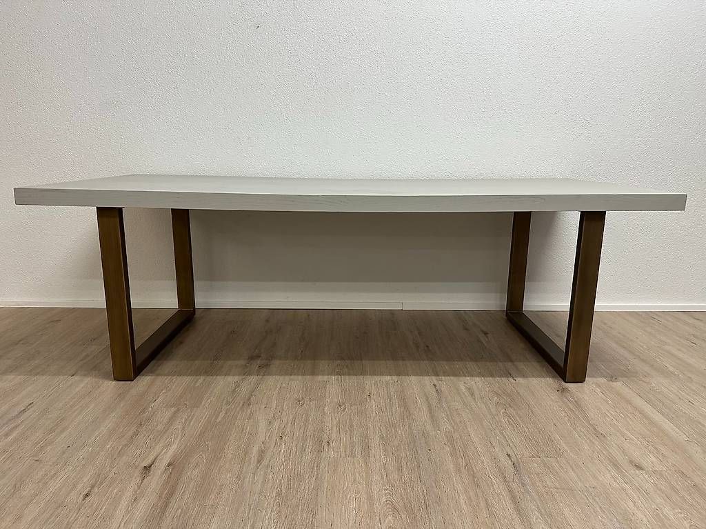 Tavoli: Esstisch mit grauer Platte Richmond Interiors – Usato da Obernau venduto da Arche_Noah_Brocki 1
