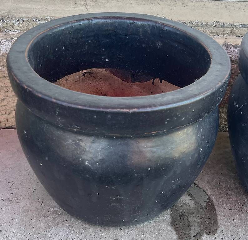 Pots de fleurs: 2 formschöne Tontöpfe Schwarz – D'occasion à Urdorf par Resumasa 1