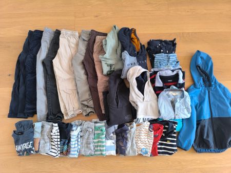 Grosses Jungen-Kleiderpaket Grösse 110/116 mit Jacke