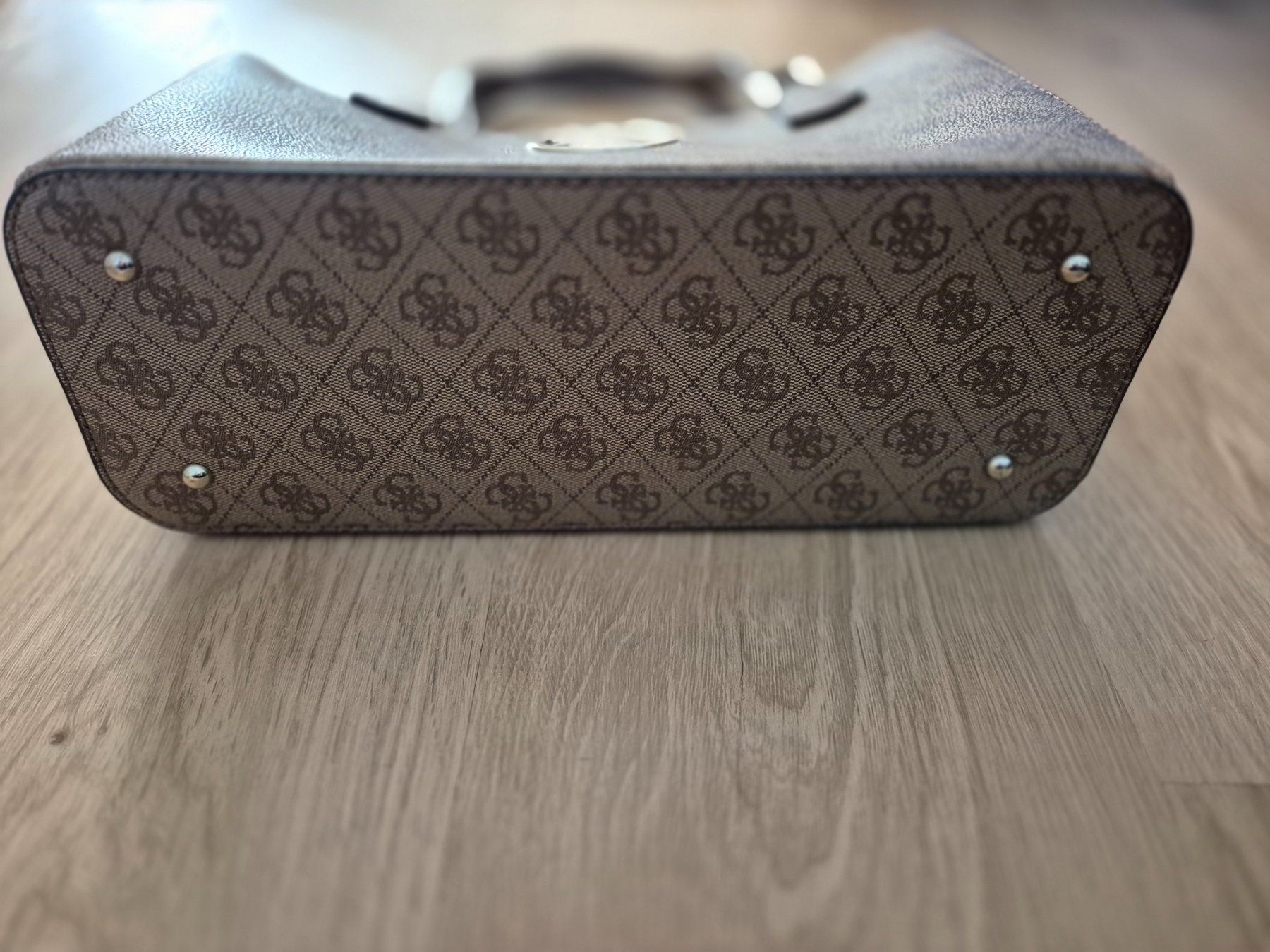 Guess Borse da donna: Guess Tasche – Usato da Zürich venduto da Peedo 2