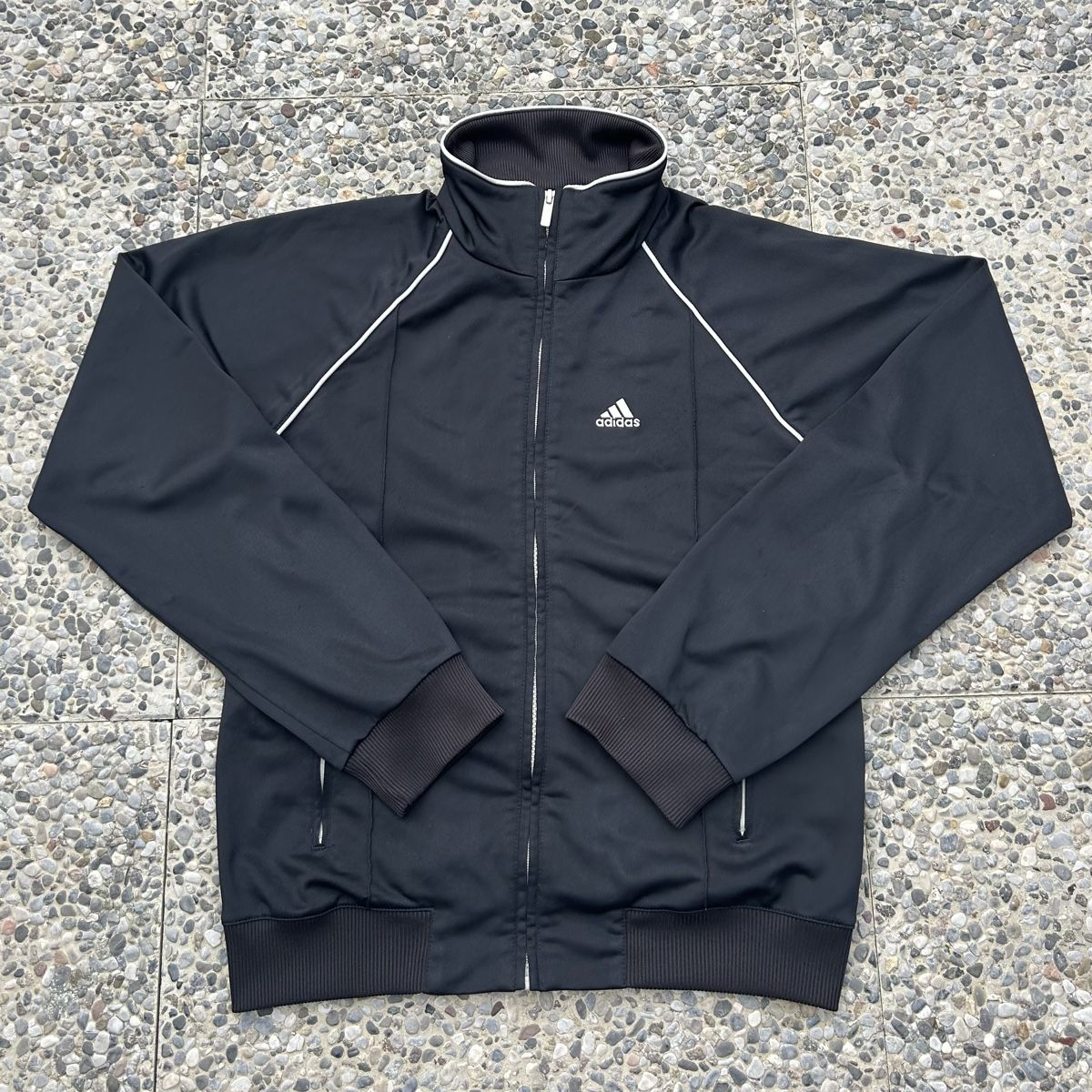 Adidas Vestes: Vintage Adidas Track Jacket – D'occasion à brent par fukusapes