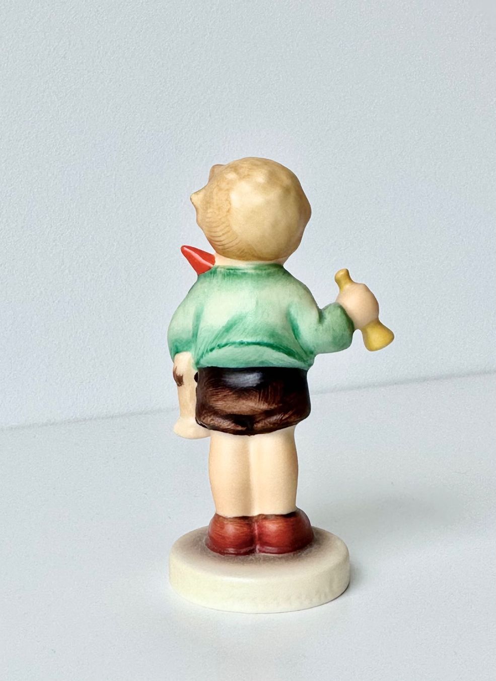 Hummel Statuette: Süsse Goebel Hummel Figur Junge mit Schaukelpferd – Usato da Steinen venduto da SputnikSweetheart 1