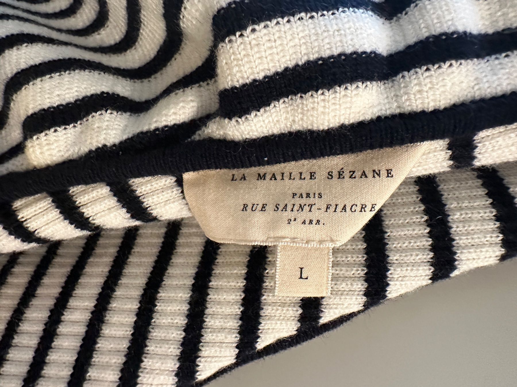 Sezane Top: Sezane Bodysuit – Nuovo (secondo la descrizione) da Fällanden venduto da jen_5rbs 2
