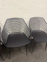 4 chaises design noires, parfait état, idéal été ☀️
