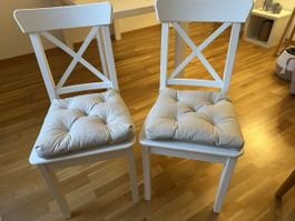 2 Stühle weiss mit Sitzkissen top Zustand