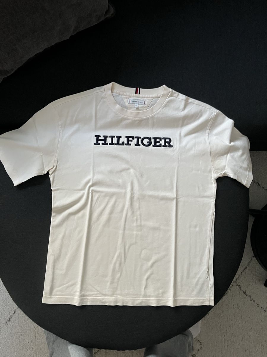 Tommy Hilfiger T-shirt: Tommy Hilfiger T-Shirt – Usato da Baden venduto da Car_lio09 1