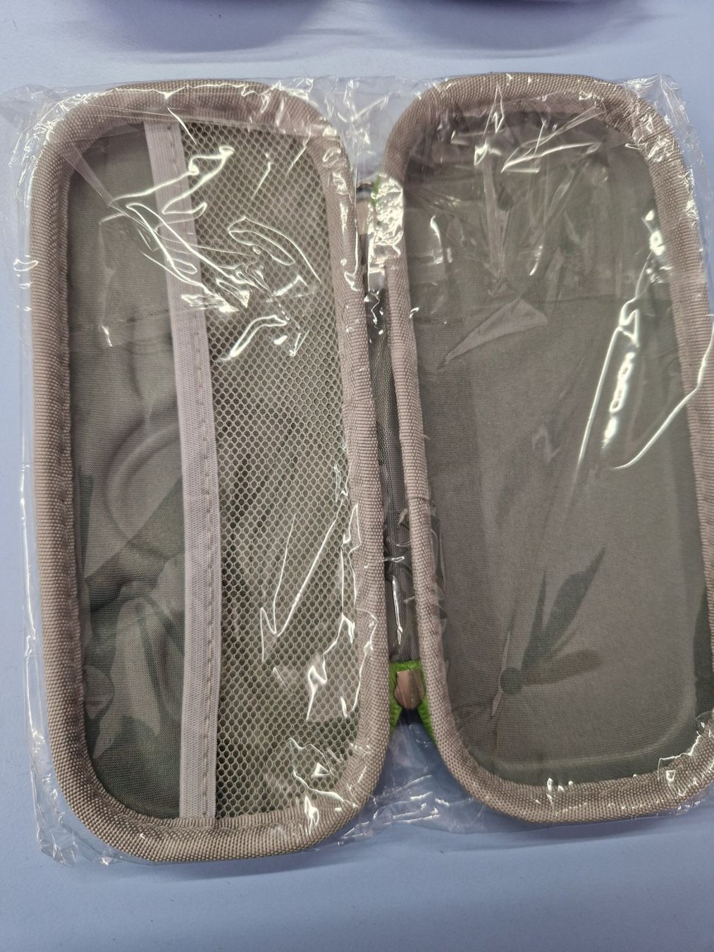 Astucci : Labubu porte crayon VERT Neuf – Nuovo e nell'imballaggio originale da St-Imier venduto da goodber 1