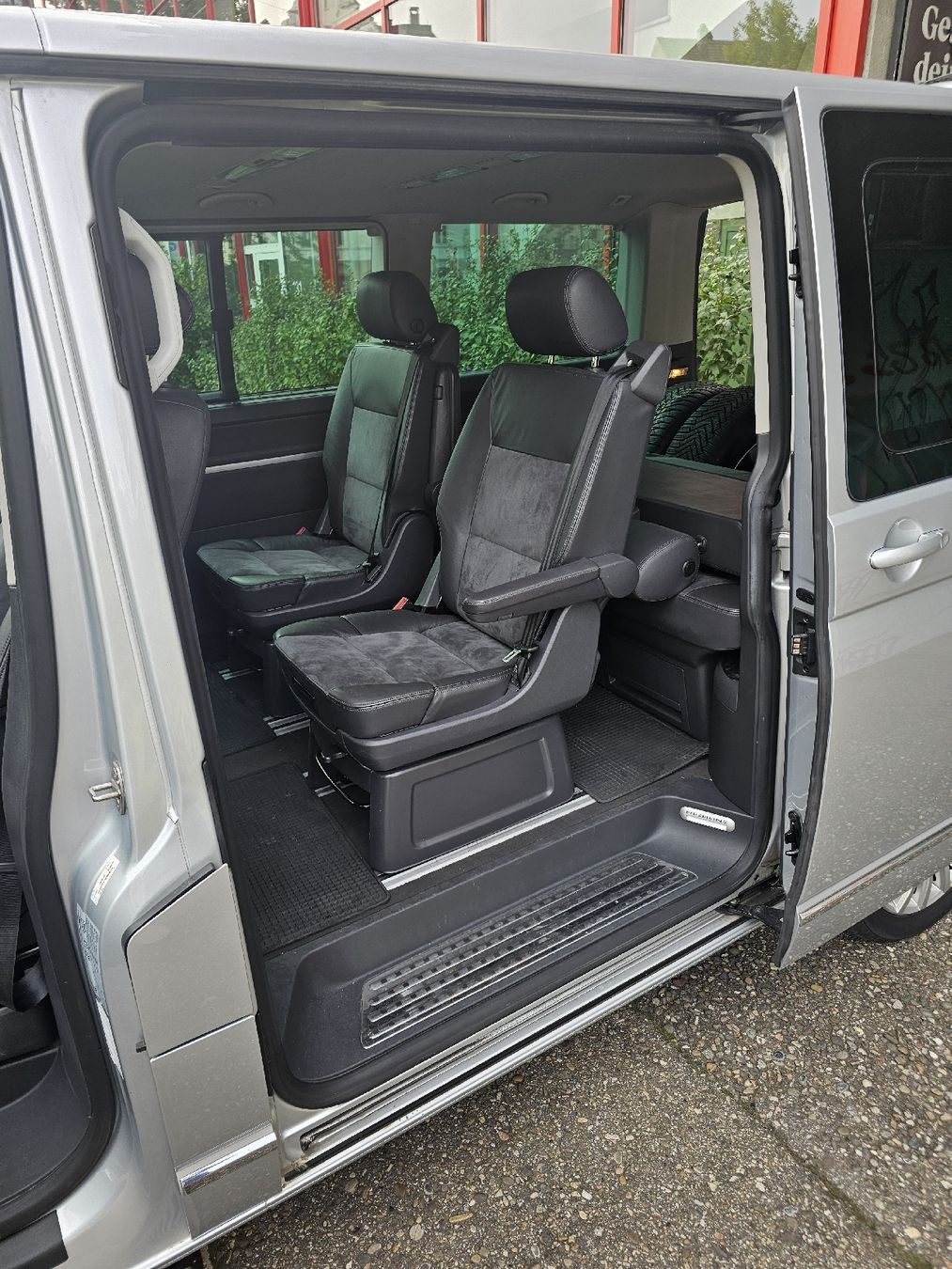VW Camping Fahrzeuge: VW Multivan T5 2.0 BiTDI Automat 4Motion Highline DSG 180ps – Gebraucht aus Basel von top.seller 6