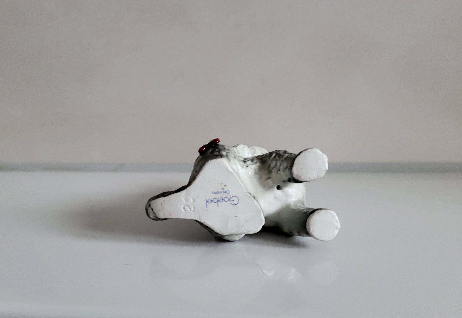 Statuette: Goebel Kätzchen mit Ball.   H5,5/L7cm – Usato da Turgi venduto da rut_p556 1