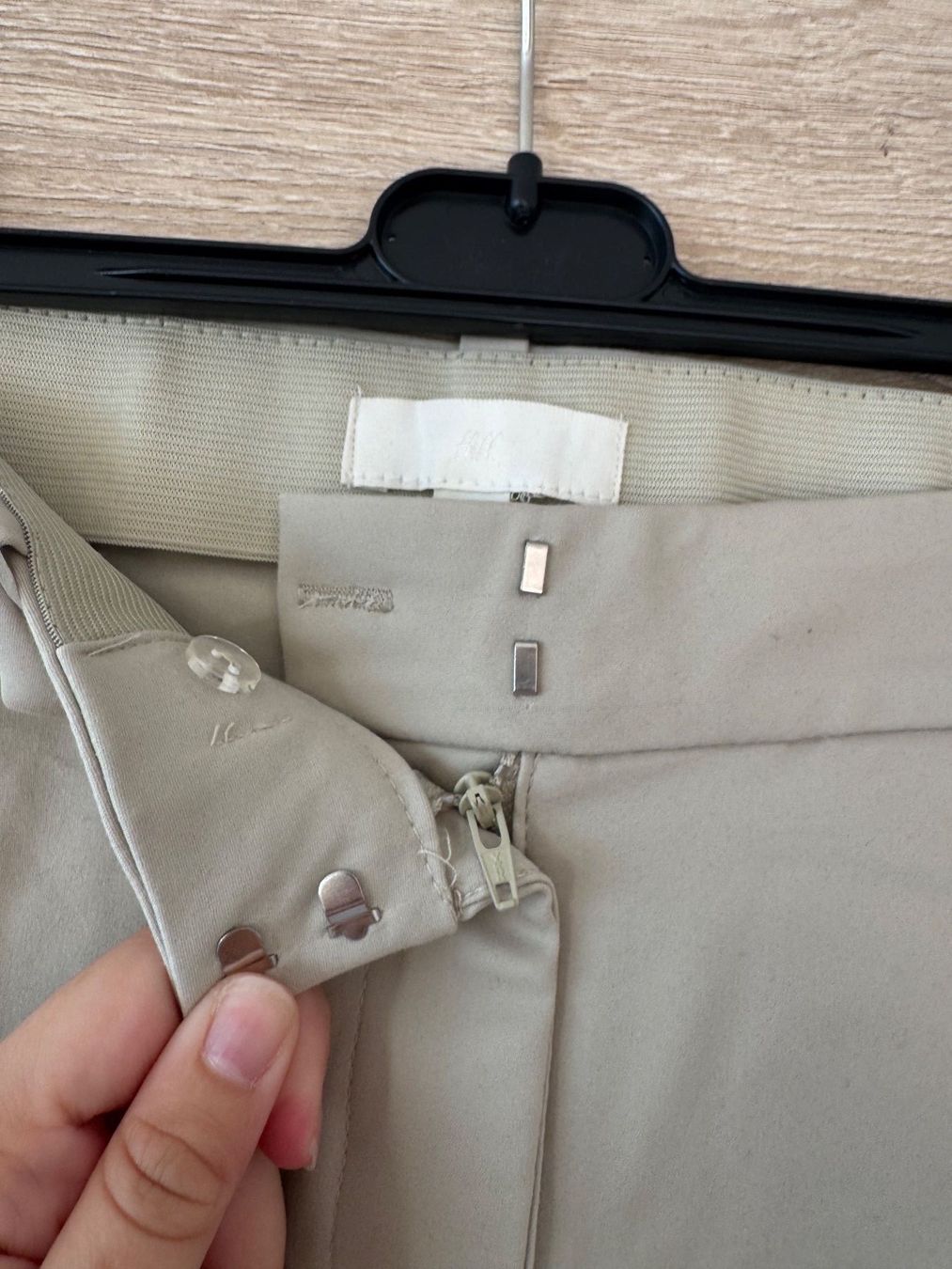 H&M Pantaloni: Pantalon classique beige – Usato da Montreux venduto da iizaa811 2