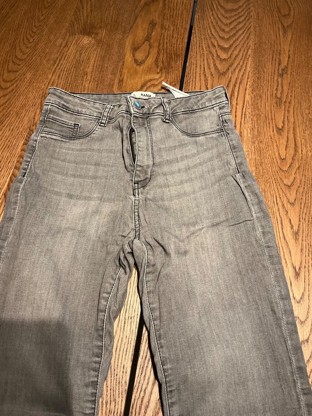Jeans: Jeans grau Highwaist – Usato da Würenlos venduto da Chicca2004 2
