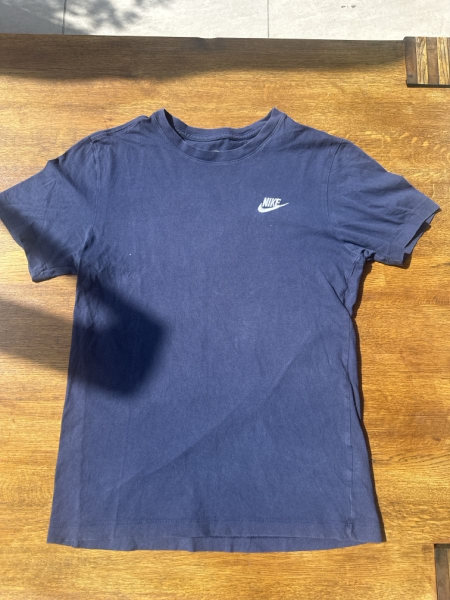 Nike T-shirts: T-shirt Nike bleu Taille S – D'occasion à Cugy VD par arr_jj52
