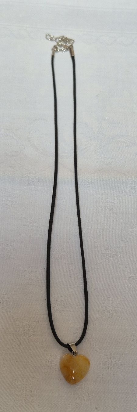 Altri gioielli: Halskette mit Stein Herz Anhänger – Nuovo e nell'imballaggio originale da Höfen b. Thun venduto da enr_7xsd 1
