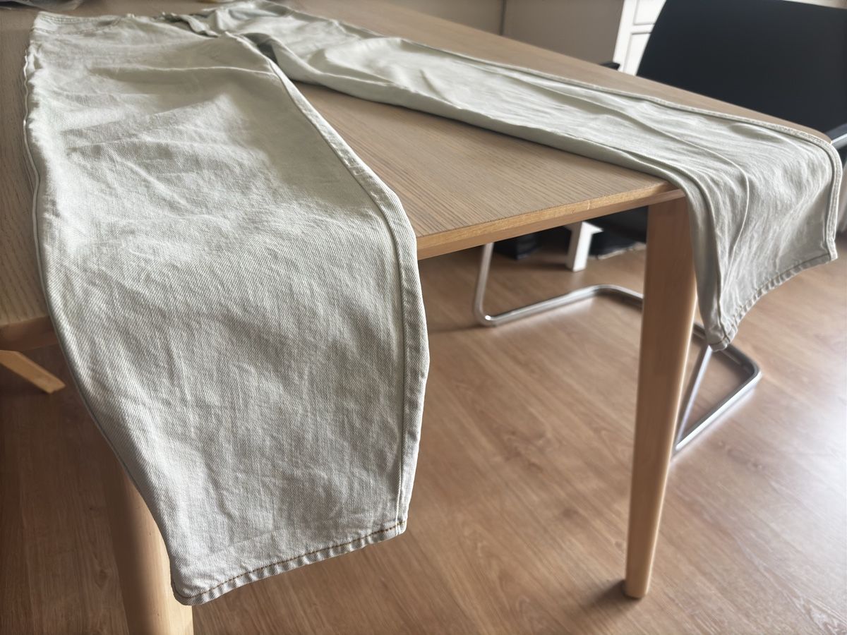 Uniqlo Jeans: UNIQLO U CURVED JEANS – Gebraucht aus Kriens von qij_5ghs 1
