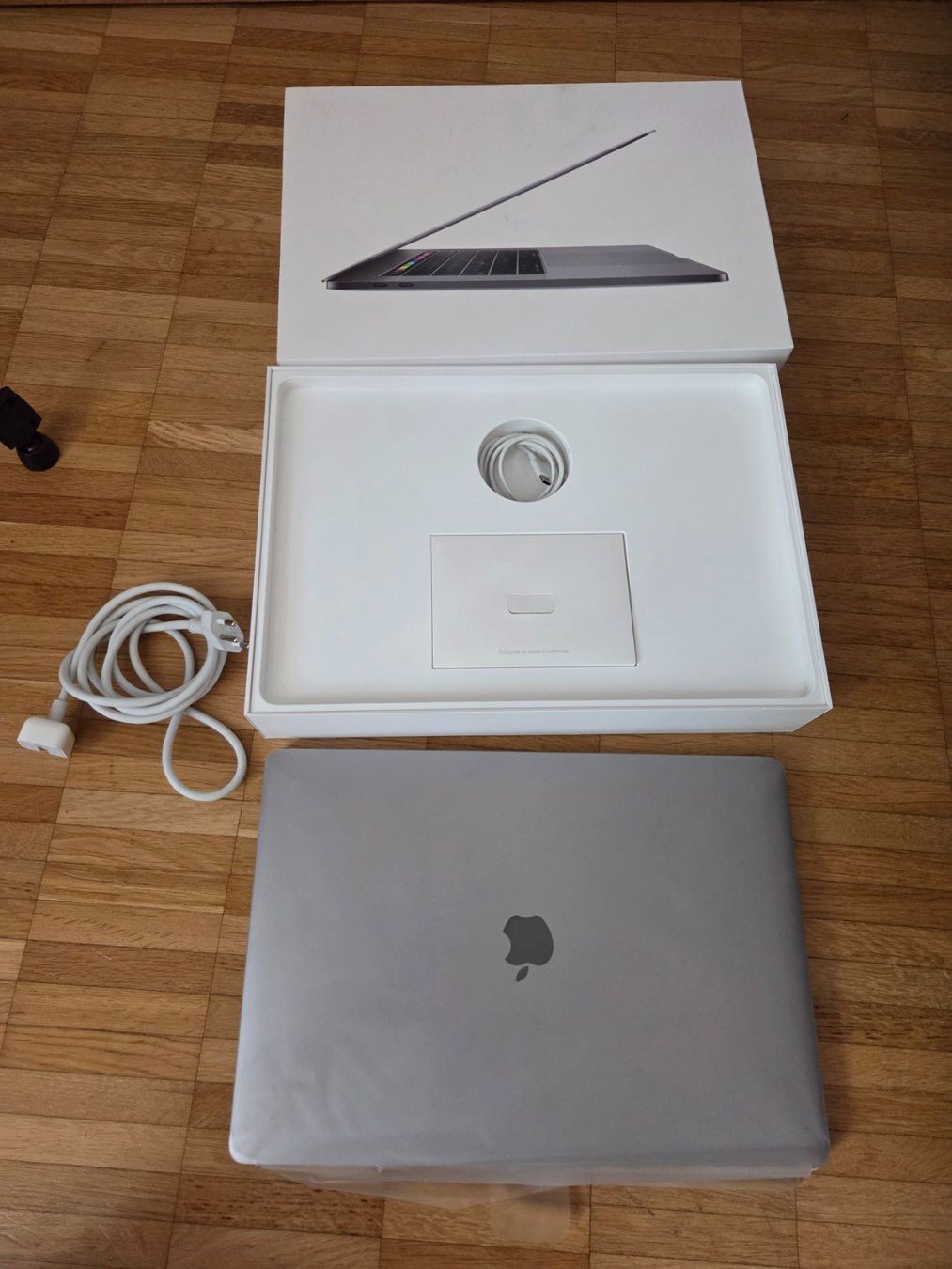 Apple Notebooks: MacBook Pro 15" 2018 i9 32GB 2TB + Original Box & Ladegerät – Gebraucht aus Zürich von dmitrym 1