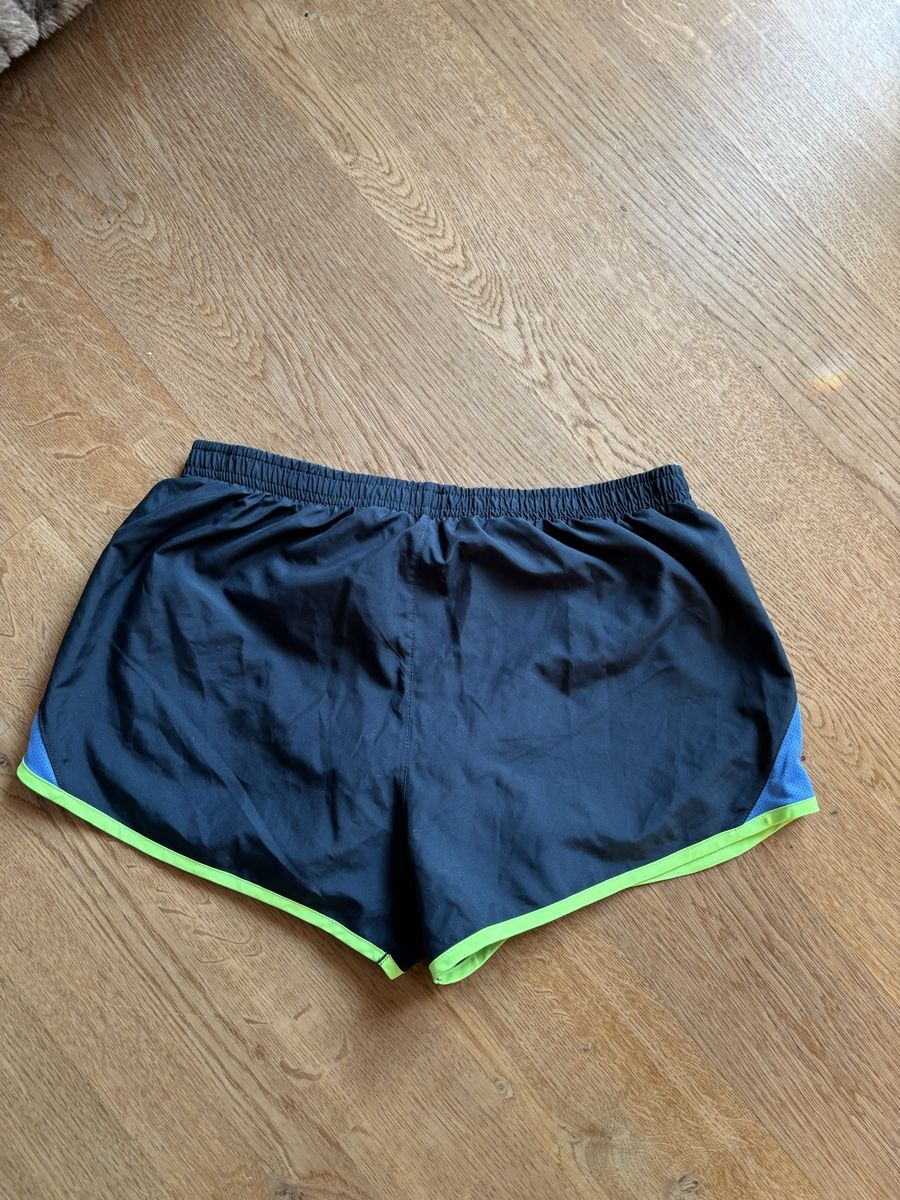 Nike Pantaloni: Nike Shorts – Nuovo (secondo la descrizione) da Zürich venduto da san_qzr2 1