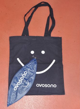 Stofftasche und aufblasbarer Ball