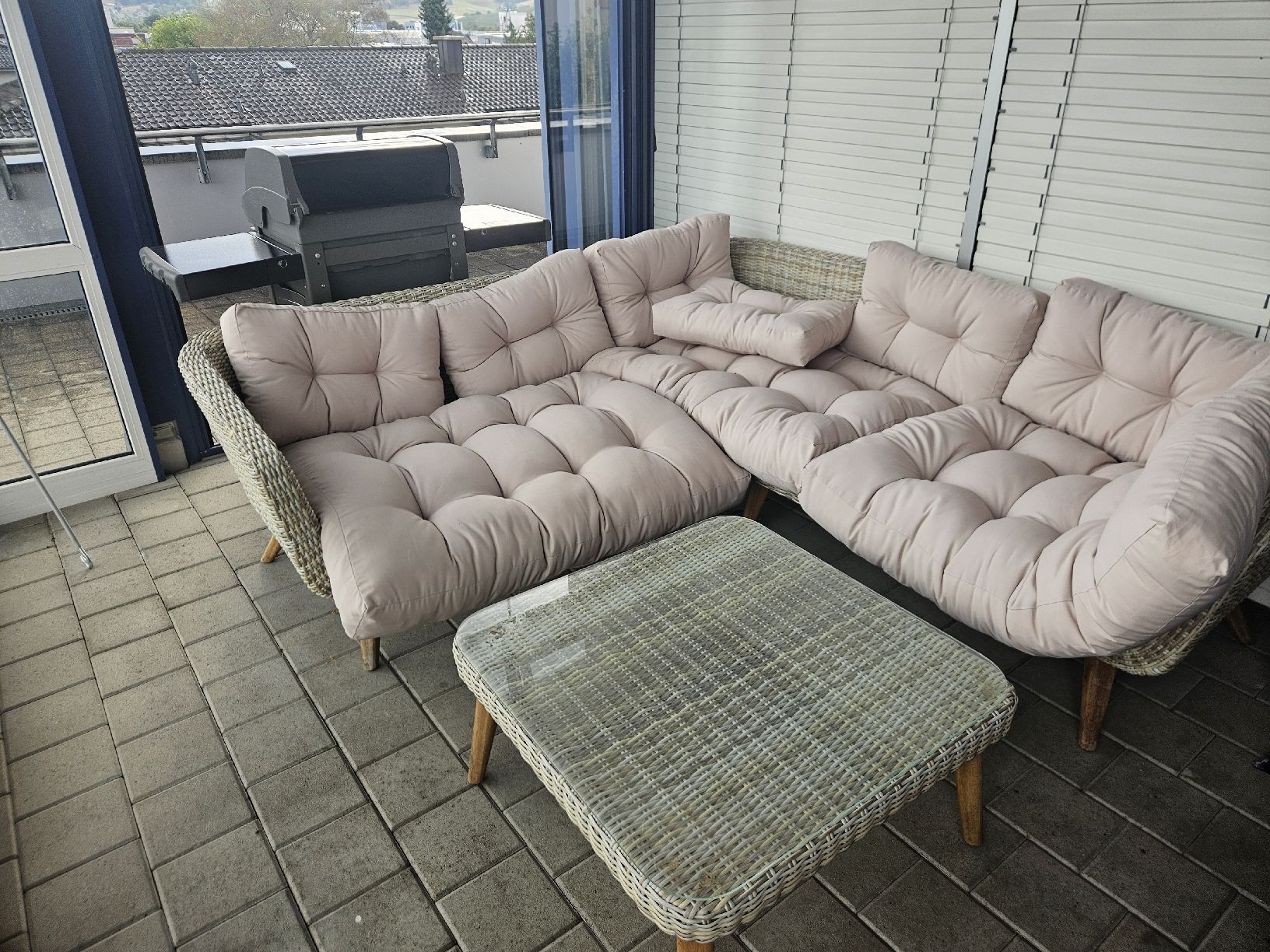 Set de table et chaises: Gartenlounge mit Tisch – D'occasion à Dagmersellen par voch98