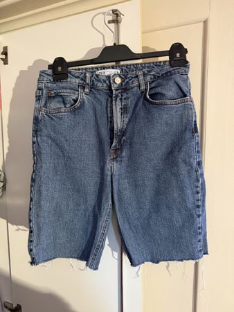 ZARA Denim Bermuda Shorts Gr. 40 — perfekt für den Sommer!