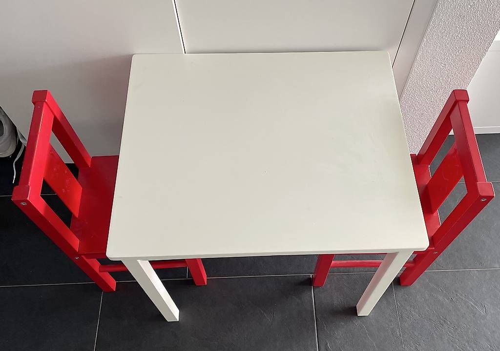 Ikea Tavoli: Kindertisch mit 2 Kinderstühlen Ikea Kritter – Usato da Gachnang venduto da ch.m 4