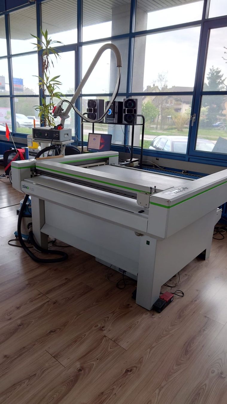 Tutte le macchine: Zünd 1200 – Usato da Dällikon venduto da Cukulin_Messebau