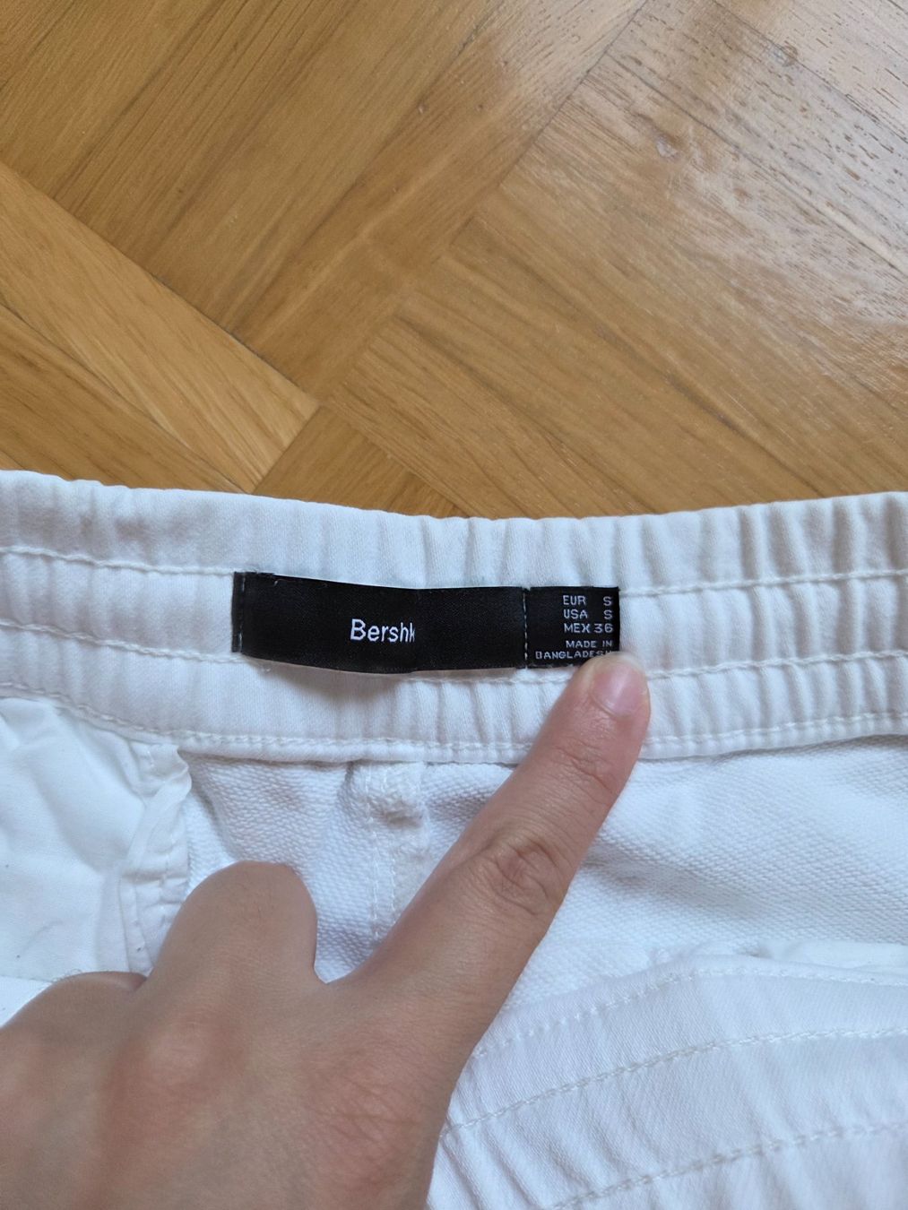Bershka Pantaloni: Short blanc – Usato da Grand-Lancy venduto da jess.gms 2