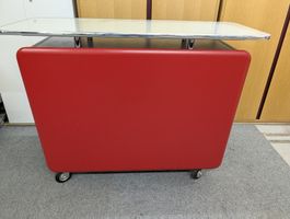 Roter Barwagen auf Rollen – praktisch & schic