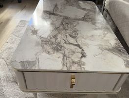 Table basse élégante effet marbre 