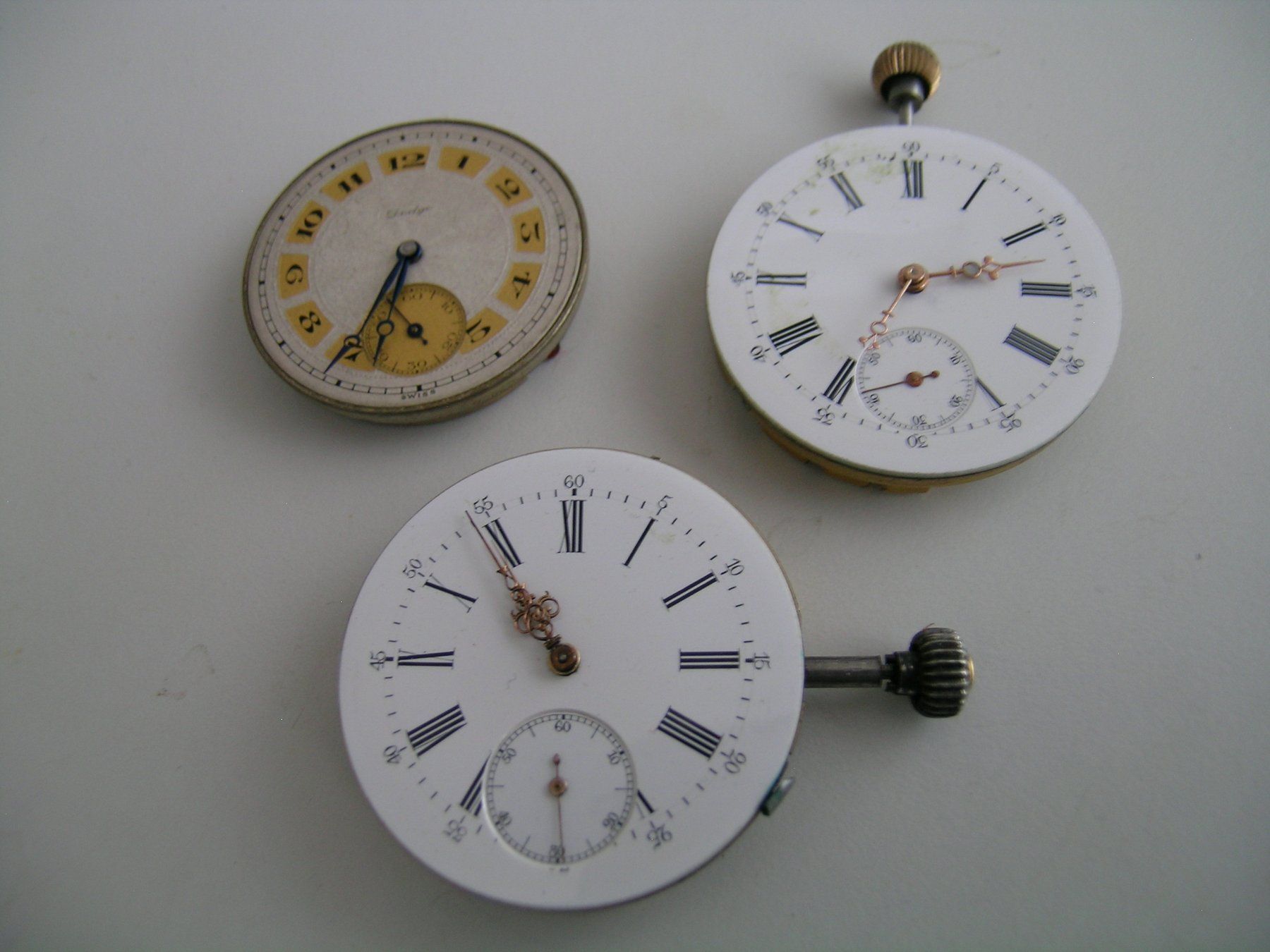 Eta Orologi: 3 alte Taschenuhrwerke – Difettoso da Grenchen venduto da esa-9162-9164