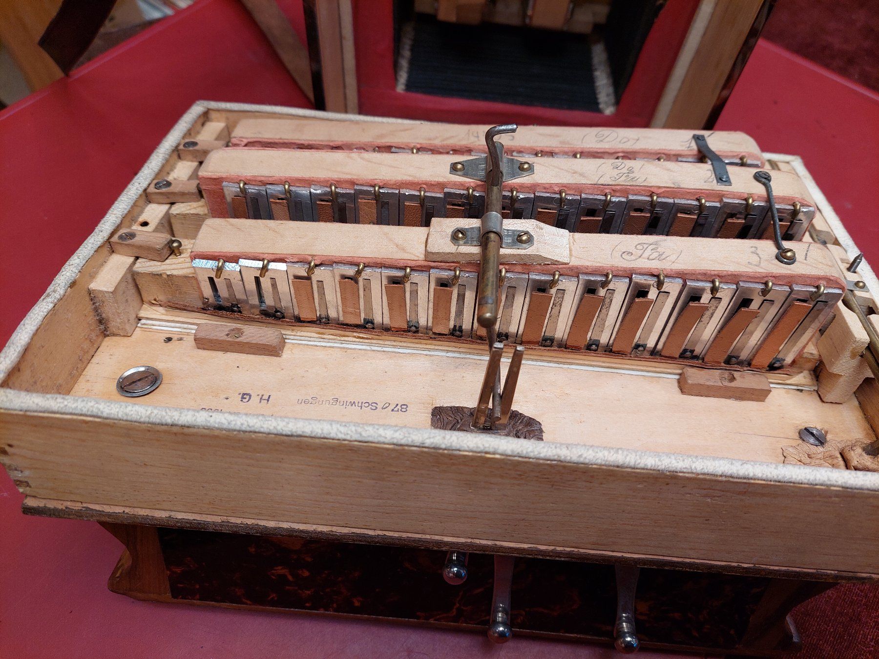 Musikinstrumente: Hercule Handorgel mit Dix-Stimmen / Verm. Schweizer Fabrikat – Defekt aus Davos-Platz von musikhauskollegger 3