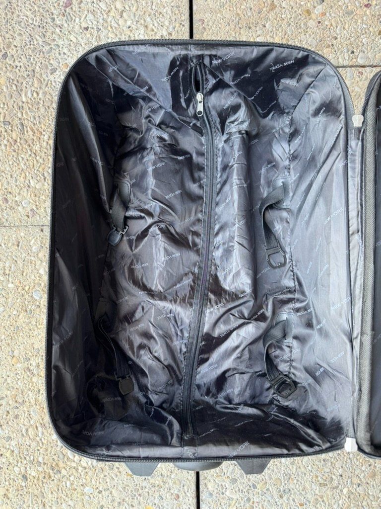Valises de voyage: Rollkoffer Handgepäckgrösse – D'occasion à Kilchberg ZH par nalbantd 3