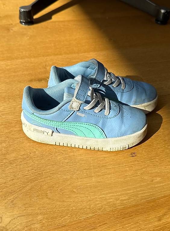 Chaussures garçon: Wenig getragene Puma Sneakers Gr. 27 – D'occasion à Bottmingen par OliviaM06
