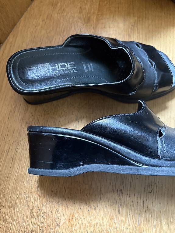 Scarpe da donna: Schlüpfer, Grösse 2,5 (35-35,5) – Usato da Bremgarten AG venduto da Honeybooker 1