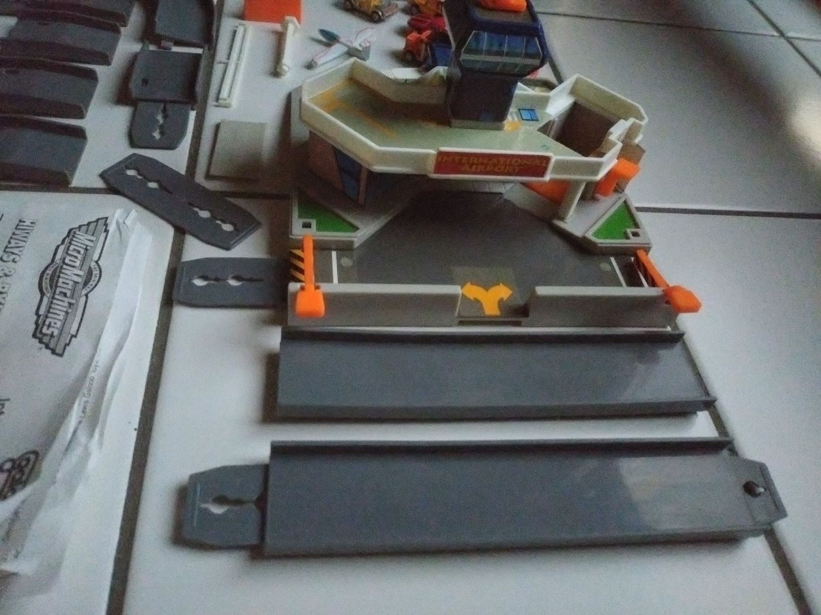 Micro Machines Giocattoli: Micro Machines Aéroport Hiways and Byways – Usato da Farvagny-le-Grand venduto da LaCaverne 4