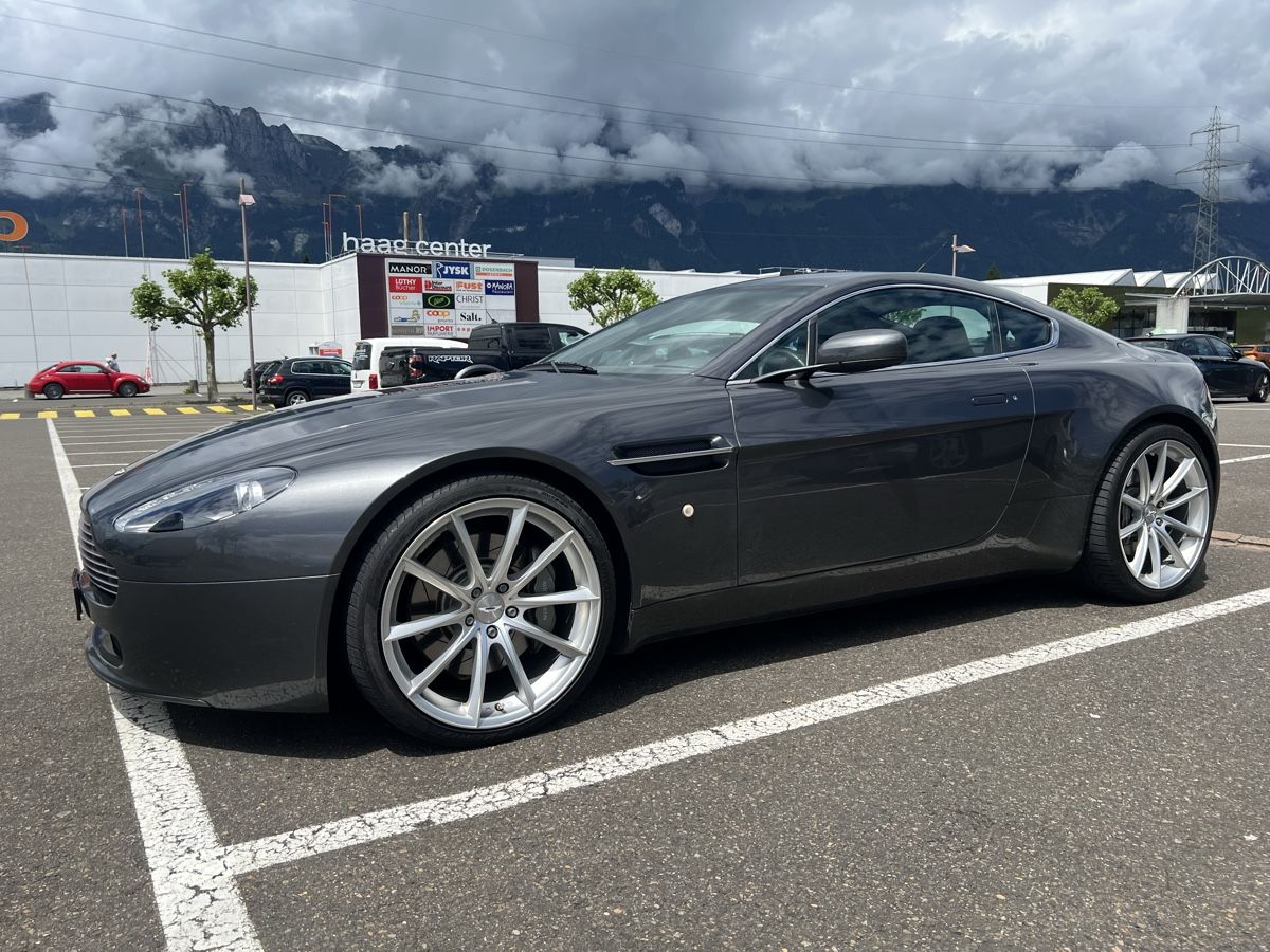 Aston Martin Automobili: Aston Martin V8 Vantage, Handschalter – Usato da Lüchingen venduto da HAASS4 1