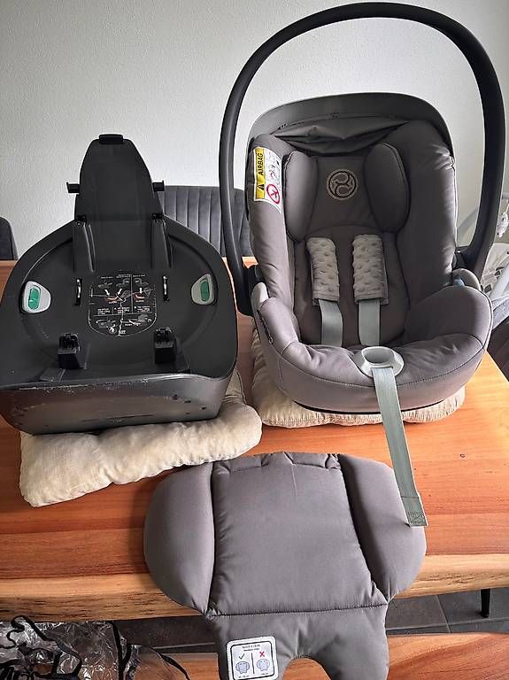 Cybex Seggiolini per auto: Cybex Cloud Z i-Size Babyschale inkl. Base Z – Usato da Eglisau venduto da sarahsb5