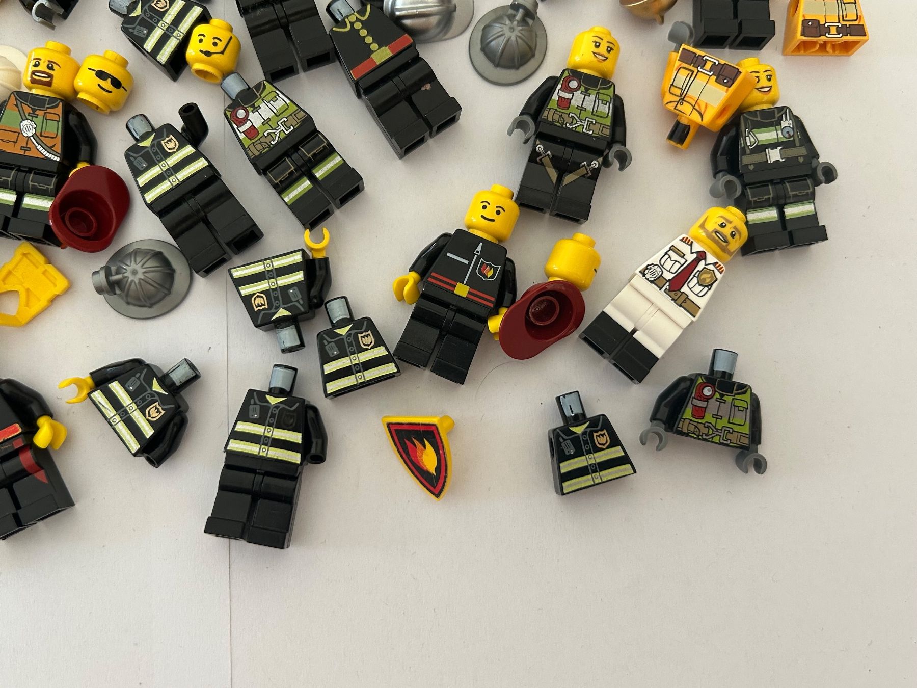 Lego Kit di costruzioni: Lego - lot de figurines City Pompier – Usato da Confignon venduto da kar_7slz 2