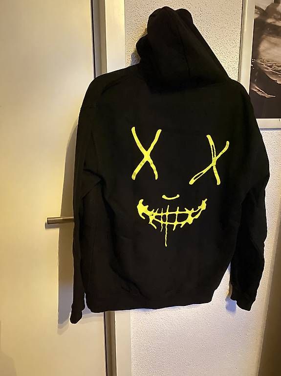 Pullover & Sweatshirts: Pullover Smiley  – Gebraucht aus Gisikon von Jen_03 1