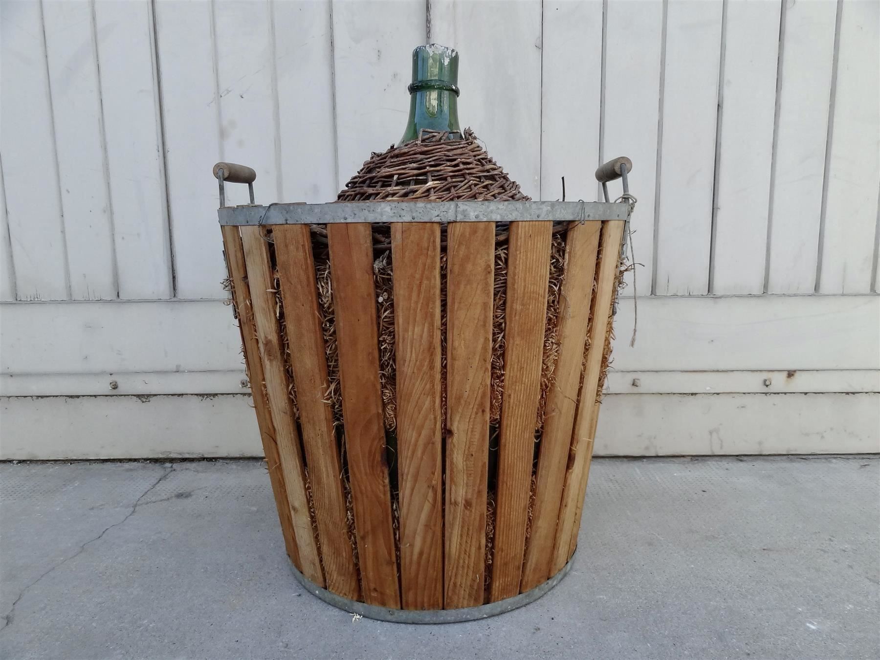 Bottiglie: alte sehr grosse Korbflasche Holzkorb – Nuovo e nell'imballaggio originale da Kerzers venduto da Flaschenposten 4