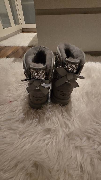Scarpe da donna: Original Uggs in glitzer zu verkaufen – Usato da Wetzikon ZH venduto da veysel71 2