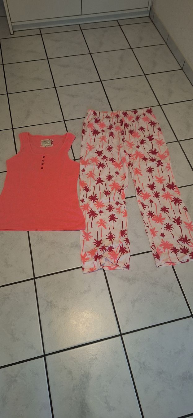 Negligees & Pigiami: Damen Sommerpyjama Gr. 40/42 – Usato da Schwyz venduto da cla_8w6t